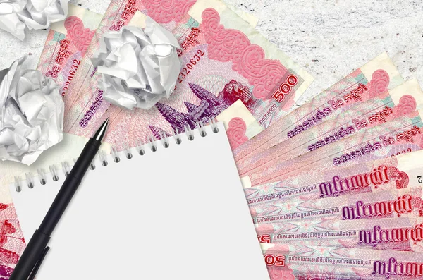 500 Billetes Rieles Camboyanos Bolas Papel Arrugado Con Bloc Notas —  Fotos de Stock