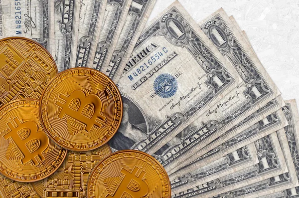 Americké Dolarové Bankovky Zlaté Bitcoiny Koncept Kryptoměnových Investic Kryptografické Těžební — Stock fotografie