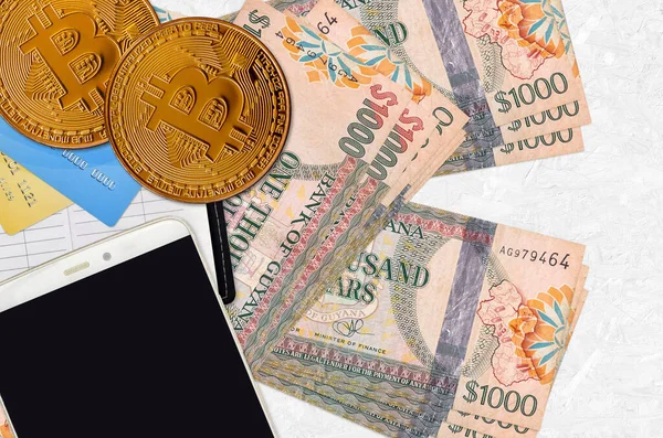 1000 Guyanai Dollár Arany Bitcoin Okostelefonnal Hitelkártyával Cryptocurrency Befektetési Koncepció — Stock Fotó
