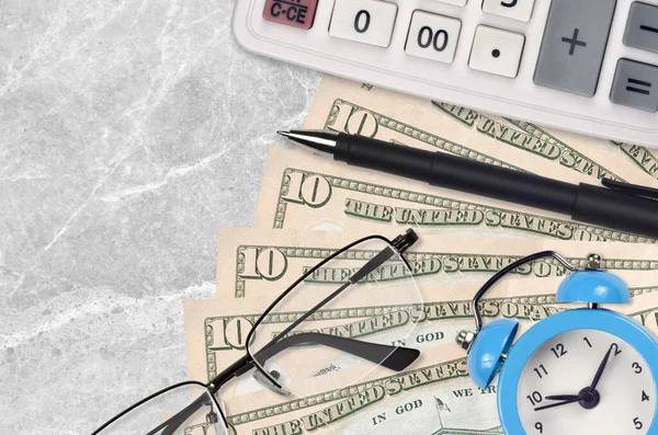 Amerikai Dollár Számológép Szemüveggel Tollal Üzleti Hitel Vagy Adófizetési Idény — Stock Fotó