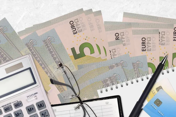 Euros Factures Calculatrice Avec Lunettes Stylo Concept Saison Paiement Des — Photo