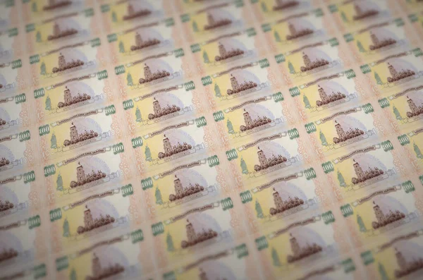 100 Ukrán Hrivnya Bankjegyek Nyomtatott Illegális Pénztermelés Szállítószalag Sok Hamis — Stock Fotó