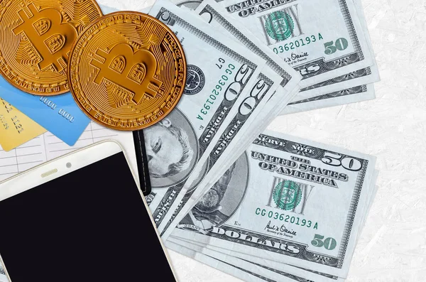 Amerikai Dollár Arany Bitcoin Okostelefonnal Hitelkártyával Cryptocurrency Befektetési Koncepció Kripto — Stock Fotó