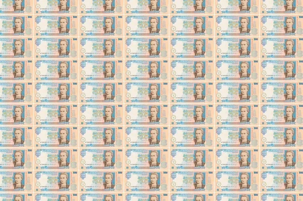 200 우크라이나 Hryvnias 지폐는 컨베이어로 지폐들의 콜라주 팽창과 평가절하의 — 스톡 사진