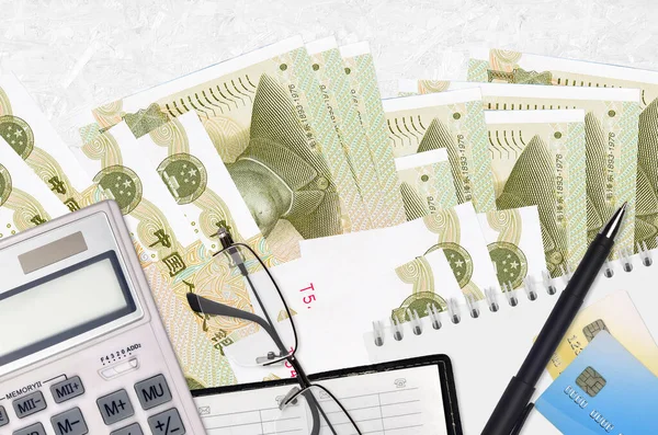 Chiński Juan Banknoty Kalkulator Okularami Długopisem Koncepcja Okresu Płatności Podatku — Zdjęcie stockowe