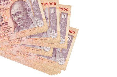 10 Hint rupisi küçük gruplar halinde ya da beyaz paketler halinde yatar. Kopyalama alanı olan bir model. İş ve para değişimi kavramı