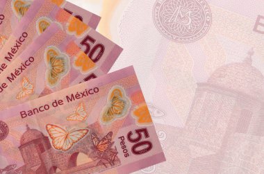 50 Meksika pezosu büyük yarı şeffaf banknotun arka planında duruyor. Kopyalama alanı olan soyut iş arkaplanı