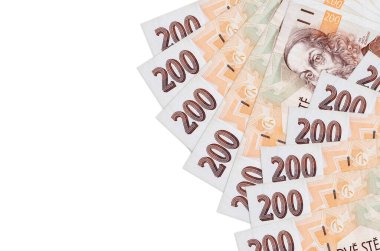 200 Çek korun banknotu beyaz arka planda fotokopi alanı ile izole bir şekilde duruyor. Zengin yaşam kavramsal geçmişi. Büyük miktarda ulusal para birimi zenginliği