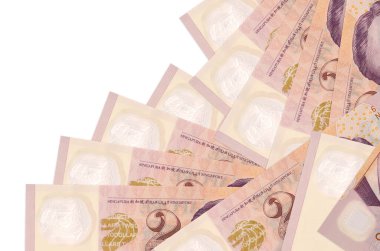 2 Singapur doları banknotlar beyaz üzerine izole edilmiş farklı bir sırayla yatar. Yerel bankacılık ya da para kazanma konsepti. İş arkaplanı afişi