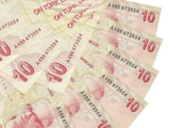 10 Türk lireti banknotları beyaz zemin üzerinde izole edilmiş, fotokopi alanı ise fan şeklinde üst üste yığılmış. Finansal işlemler kavramı