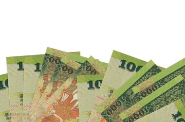 Ekranın alt tarafında 1000 Sri Lanka rupi banknot var. Beyaz arka planda izole edilmiş ve fotokopi alanı var. Paralı iş kavramları için arkaplan afişi şablonu