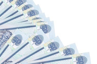 50 Sri Lanka rupi banknotları beyaz arka planda izole bir şekilde duruyor ve fotokopi alanı da vantilatöre yakın duruyor. Maaş zamanı kavramı veya finansal işlemler