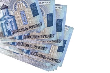 10 Belorus rublesi banknotları küçük gruplar halinde ya da beyaza izole edilmiş paketler halinde bulunur. Kopyalama alanı olan bir model. İş ve para değişimi kavramı