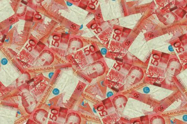 50 Filipin piso faturası büyük bir yığın halinde duruyor. Zengin yaşam kavramsal geçmişi. Büyük miktarda para.