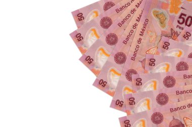 50 Meksika pezosu beyaz arka planda, fotokopi alanı ile izole bir şekilde duruyor. Zengin yaşam kavramsal geçmişi. Büyük miktarda ulusal para birimi zenginliği