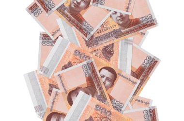 Beyazlar üzerinde izole edilmiş 100 Kamboçyalı isyan tasarısı. Birçok banknot sol ve sağ tarafta beyaz kopya alanı ile düşüyor