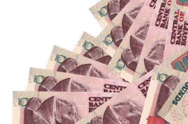 10 Mısır sterlinli banknotlar beyaz üzerine izole edilmiş farklı sırayla yatar. Yerel bankacılık ya da para kazanma konsepti. İş arkaplanı afişi