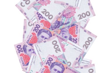 200 Ukrayna hrivniası banknotları beyazın üzerinde izole bir şekilde uçuyor. Birçok banknot sol ve sağ tarafta beyaz kopya alanı ile düşüyor