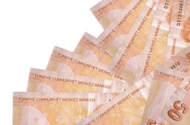 50 Türk lirası, beyaza izole edilmiş farklı bir sırayla yatar. Yerel bankacılık ya da para kazanma konsepti. İş arkaplanı afişi