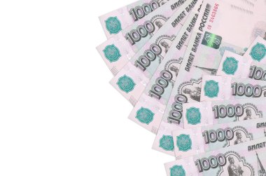 1000 Rus rublesi banknotlar beyaz arka planda, fotokopi alanı ile izole bir şekilde duruyor. Zengin yaşam kavramsal geçmişi. Büyük miktarda ulusal para birimi zenginliği