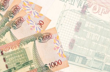 1000 Guyanese Doları büyük yarı şeffaf banknotun arka planında duruyor. Kopyalama alanı olan soyut iş arkaplanı