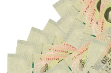 20 Tayland Baht banknotu beyaza izole edilmiş farklı bir sırayla yatar. Yerel bankacılık ya da para kazanma konsepti. İş arkaplanı afişi