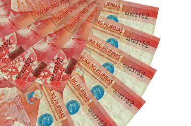 50 Filipinli piso banknotları beyaz arka planda izole edilmiş, fotokopi alanı da yakın planda tutuluyor. Finansal işlemler kavramı