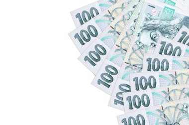 100 Çek korun banknotu beyaz arka planda fotokopi alanı ile izole bir şekilde duruyor. Zengin yaşam kavramsal geçmişi. Büyük miktarda ulusal para birimi zenginliği