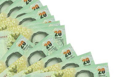 20 Tayland Baht banknotları beyaz arka planda izole edilmiş, fotokopi alanı da pervaneye yakın duruyor. Maaş zamanı kavramı veya finansal işlemler