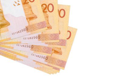 20 Belorus rublesi banknotları küçük gruplar halinde ya da beyaza izole edilmiş paketler halinde bulunur. Kopyalama alanı olan bir model. İş ve para değişimi kavramı