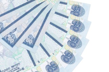 50 Sri Lanka Rupisi banknotları beyaz arka planda izole edilmiş, fotokopi alanı da yakın planda tutuluyor. Finansal işlemler kavramı