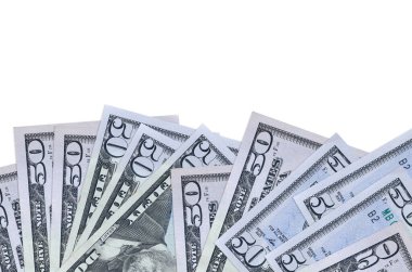 Ekranın alt tarafında 50 dolar banknot var. Beyaz arka planda izole edilmiş ve fotokopi alanı var. Paralı iş kavramları için arkaplan afişi şablonu