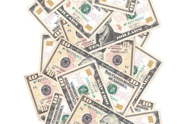 10 dolarlık banknotlar beyazın üzerinde izole bir şekilde uçuyor. Birçok banknot sol ve sağ tarafta beyaz kopya alanı ile düşüyor