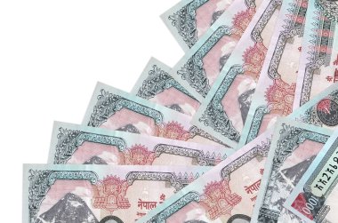 1000 Nepal Rupisi banknotları beyaza izole edilmiş farklı bir sırayla yatar. Yerel bankacılık ya da para kazanma konsepti. İş arkaplanı afişi
