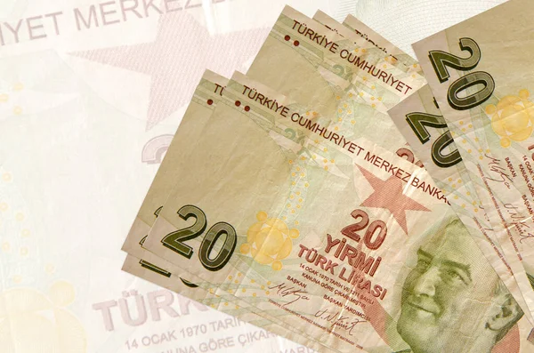 Büyük yarı şeffaf banknotun arka planında 20 Türk lirası duruyor. Ulusal para biriminin soyut sunumu. İş konsepti