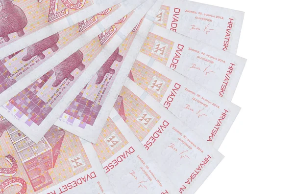 20 Hırvat kuna banknotu beyaz zemin üzerinde izole edilmiş, fotokopi alanı da fan şeklinde üst üste yığılmış. Finansal işlemler kavramı
