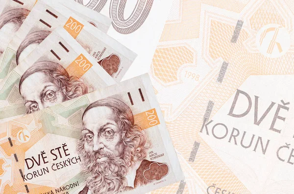 200 Czeskich Banknotów Koronowych Leży Stosach Tle Dużego Półprzezroczystego Banknotu — Zdjęcie stockowe