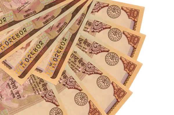 10 Nepal Rupisi banknotları beyaz arka planda izole edilmiş, fotokopi alanı da yakın planda. Finansal işlemler kavramı