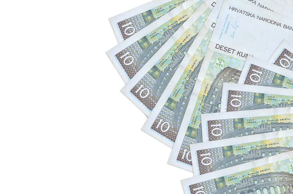10 Hırvat kuna banknotu beyaz arka planda fotokopi alanı ile izole bir şekilde yatıyor. Zengin yaşam kavramsal geçmişi. Büyük miktarda ulusal para birimi zenginliği