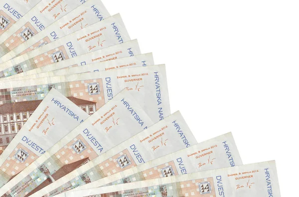 200 Hırvat kuna banknotu beyaz arka planda izole edilmiş, fotokopi alanı da pervaneye yakın duruyor. Maaş zamanı kavramı veya finansal işlemler