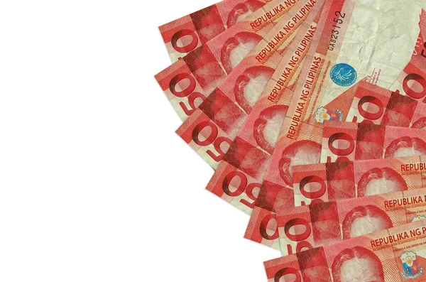 50 Filipinli piso banknotları beyaz arka planda fotokopi alanı ile izole edilmiş yatar. Zengin yaşam kavramsal geçmişi. Büyük miktarda ulusal para birimi zenginliği