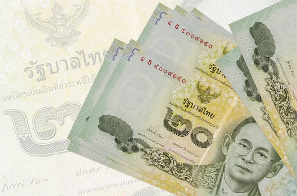 20张泰铢钞票在半透明的大钞票的背景下堆积起来 国家货币的摘要列报 业务概念 — 图库照片
