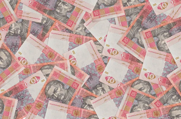 10 Ukrayna hrivniası banknotları büyük yığının içinde yatıyor. Zengin yaşam kavramsal geçmişi. Büyük miktarda para.