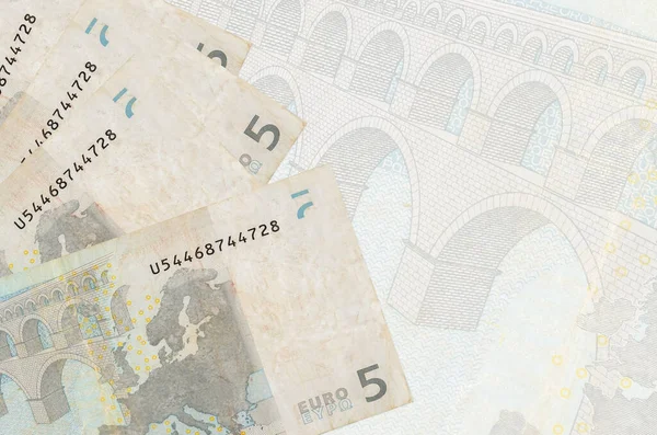 Banconote Euro Trovano Pila Sullo Sfondo Una Grande Banconota Semi — Foto Stock