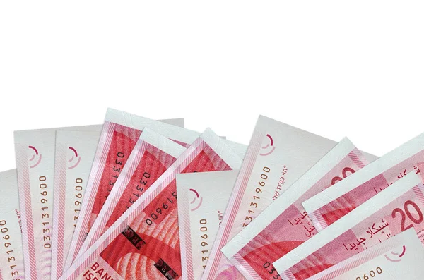 Ekranın alt tarafında 20 yeni şekel banknot duruyor. Beyaz arka planda, kopyalama alanı ile izole edilmiş. Paralı iş kavramları için arkaplan afişi şablonu