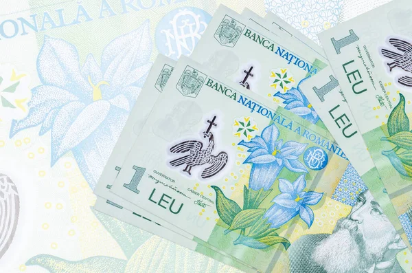Румынский Лей Векселей Лежит Стопке Фоне Большой Полупрозрачной Банкноты Абстрактное — стоковое фото