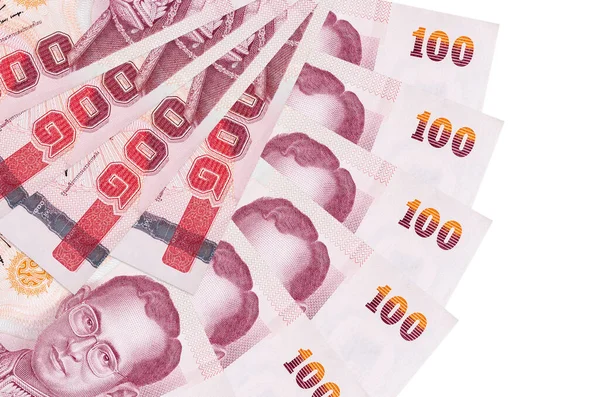 100 Tayland baht banknotları beyaz arka planda izole edilmiş bir şekilde duruyor ve fotokopi alanı fan şeklinde dizilmiş. Finansal işlemler kavramı