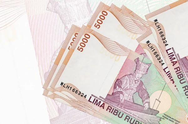 5000 Indonesische Rupiah Scheine Liegen Gestapelt Auf Dem Hintergrund Einer — Stockfoto