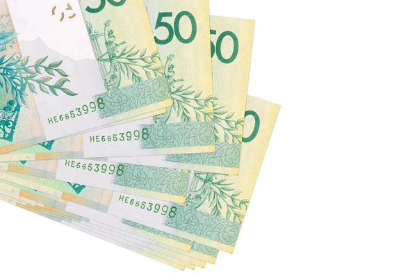 50 Belorus rublesi banknotları küçük gruplar halinde ya da beyaza izole edilmiş paketler halinde bulunur. Kopyalama alanı olan bir model. İş ve para değişimi kavramı