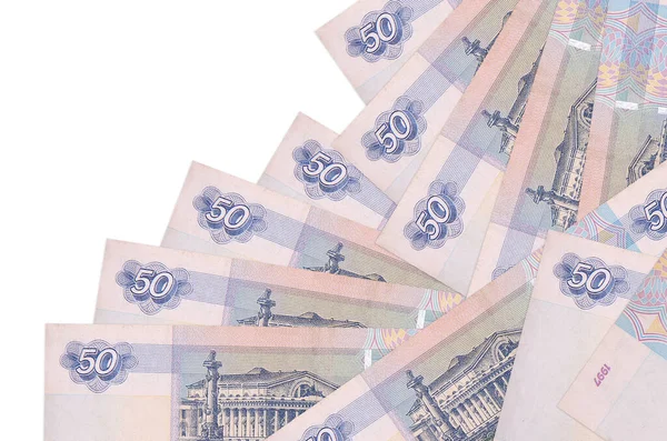 50 rusya rublesi banknotları beyaza izole edilmiş şekilde farklı bir sırada yatar. Yerel bankacılık ya da para kazanma konsepti. İş arkaplanı afişi